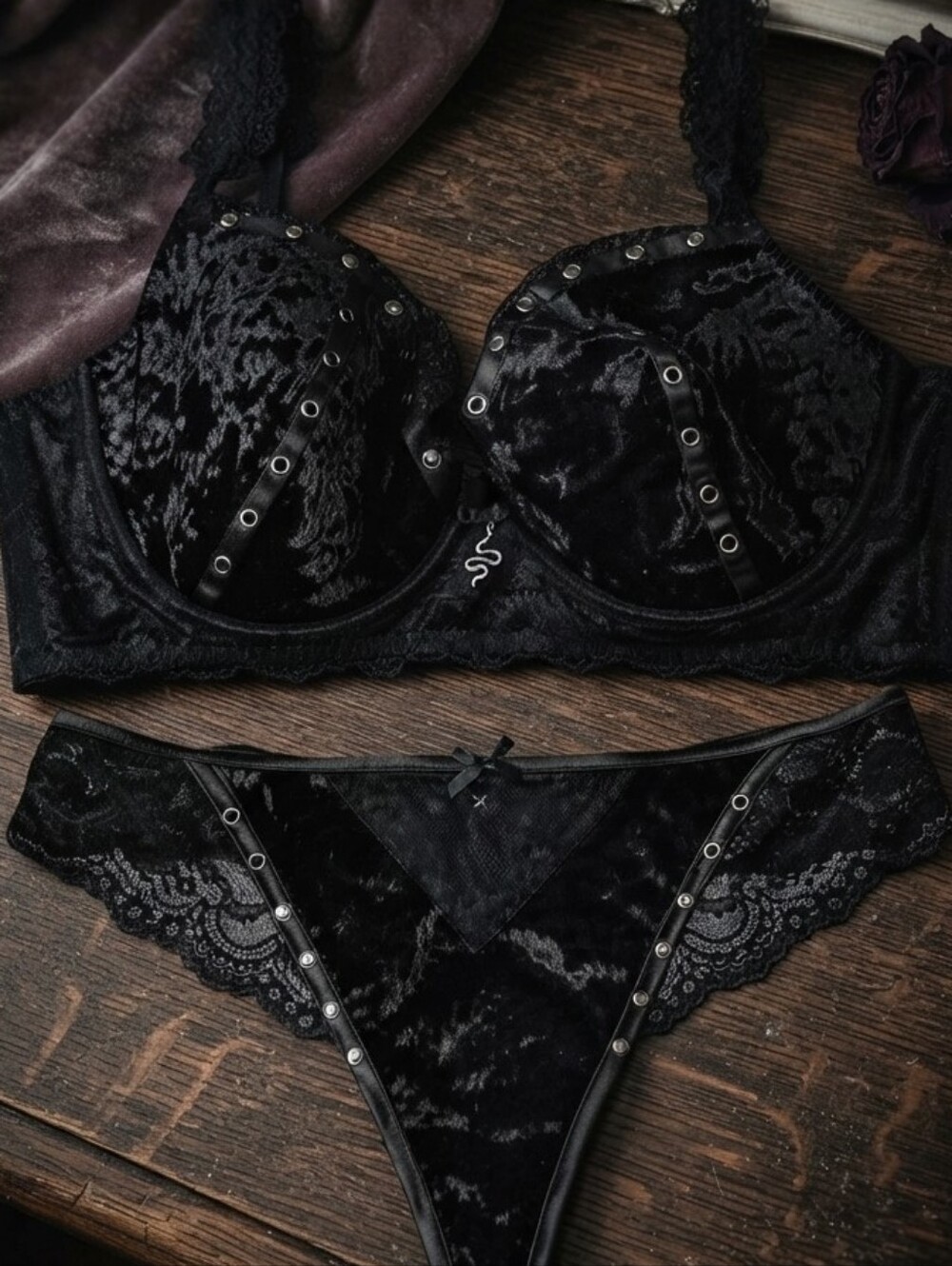 Killstar Sacred SpiritsVelvet Bra & Panty Set Grommet & Lace Detail Snake